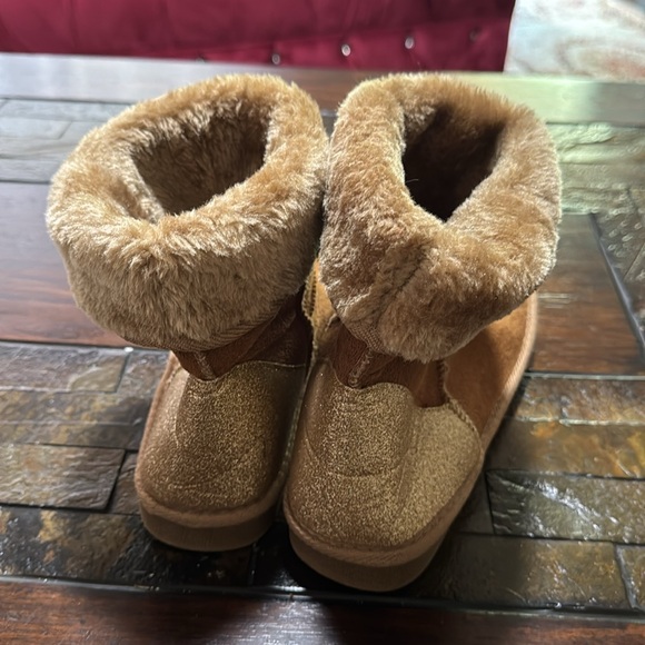 Size 9 Epicstep hugs like shoes NWT. - Picture 2 of 4